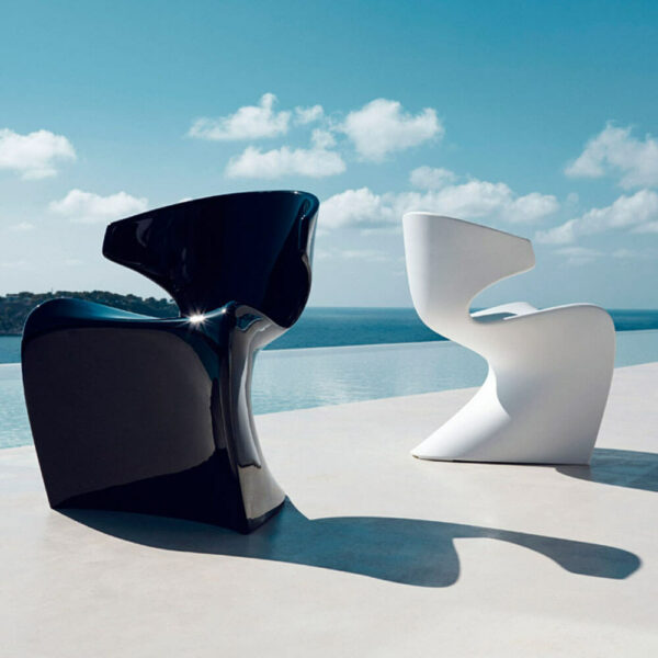 Chaise-elegante-en-resine-canne