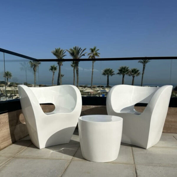 Fauteuil-elegante-en-resine-VENYL70