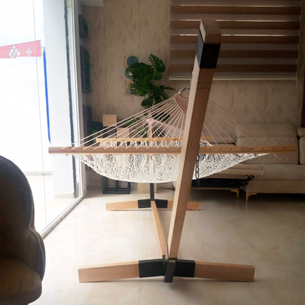 Hamac-americain-moderne-avec-support-en-bois-