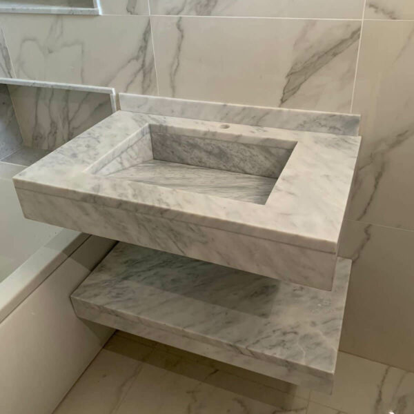 Lavabo-Suspendue-Avec-Etagere-En-Marbre-Blanc