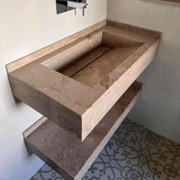 Lavabo-suspendue-avec-etagere-en-marbre-kadhel