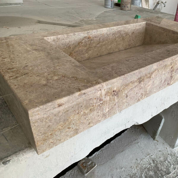 Lavabo-suspendue-avec-etagere-en-marbre-kadhel