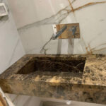 Lavabo-suspendue-en-marbre-emperador-LME70