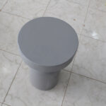 Table-dappoint-en-resine-modele-chapeau-reel