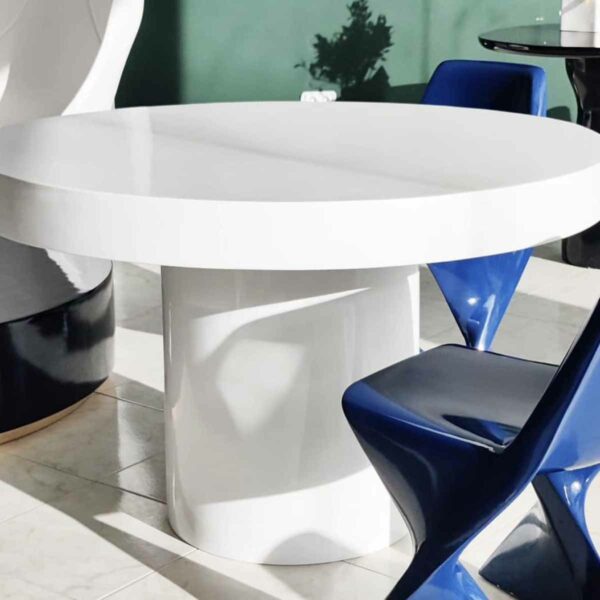 Table-haute-ronde-en-resine-modele-CANNE-
