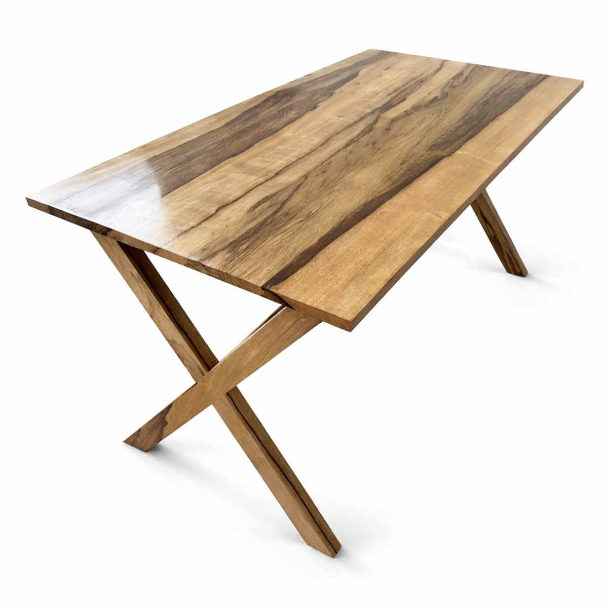 Table de salle à manger en bois marbré