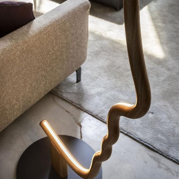 Lampadaire moderne modele vis a vis