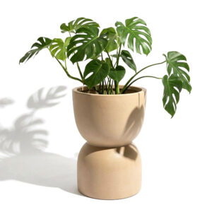 Pot à fleur forme tabouret en résine Réf CP046