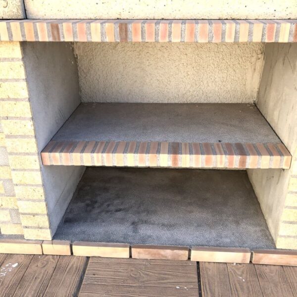 Barbecue de jardin en briques et béton etagere