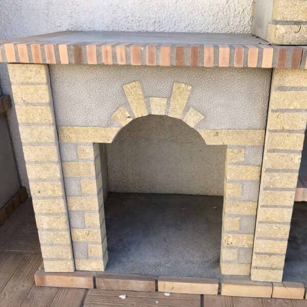 Barbecue de jardin en briques et béton armoire